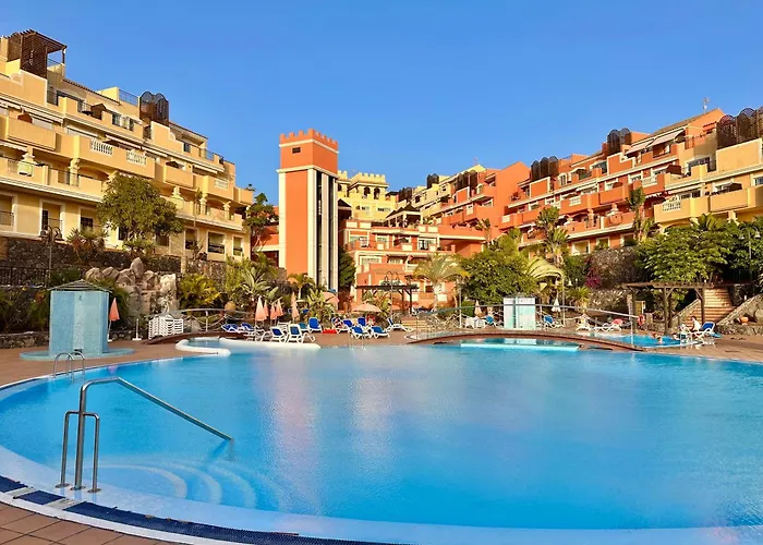 Sunny Apartment & Heated Pool