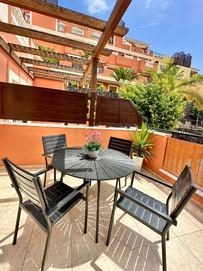 Appartamento Sunny & Heated Pool