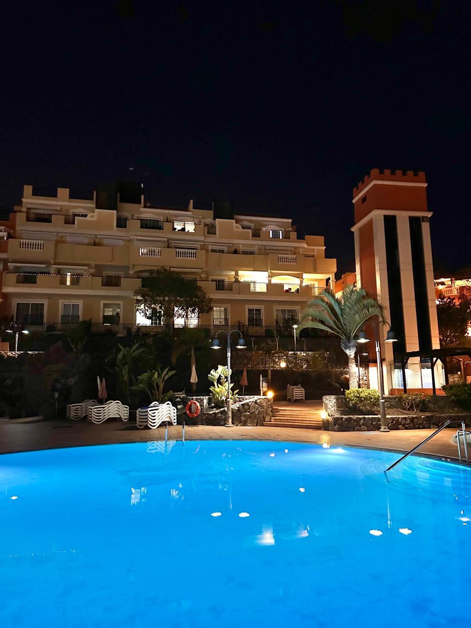 Sunny & Heated Pool Appartamento *