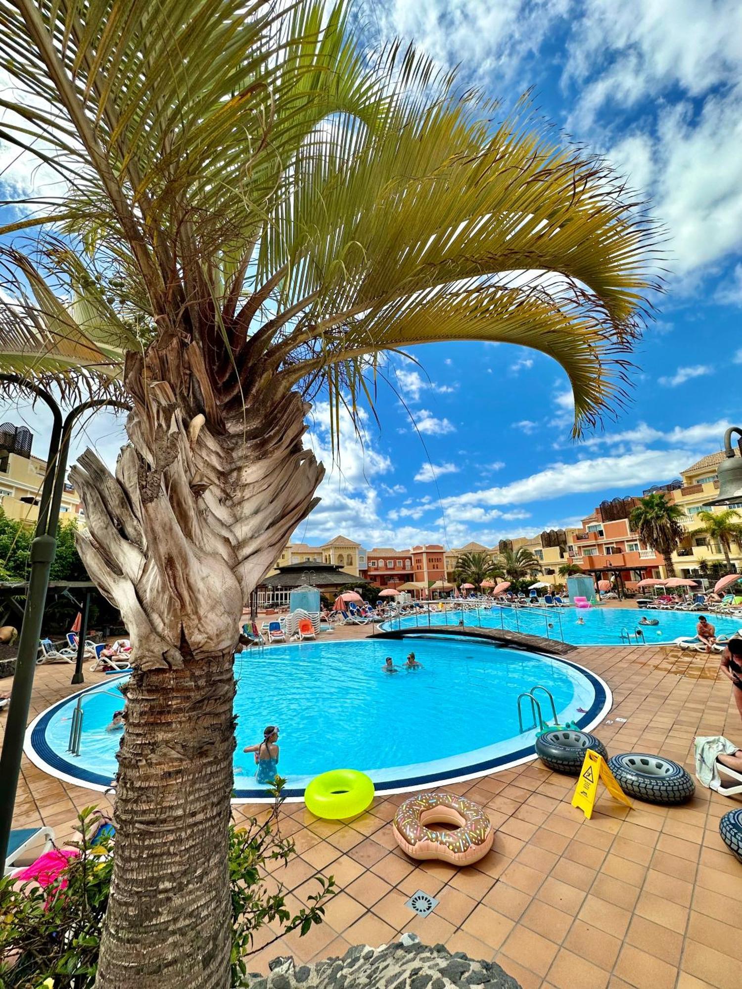 Appartamento Sunny & Heated Pool