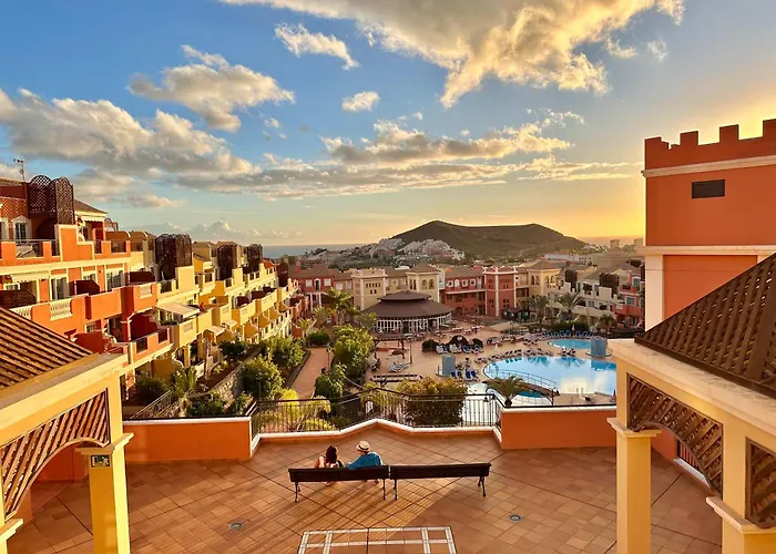 Sunny Apartment & Heated Pool
