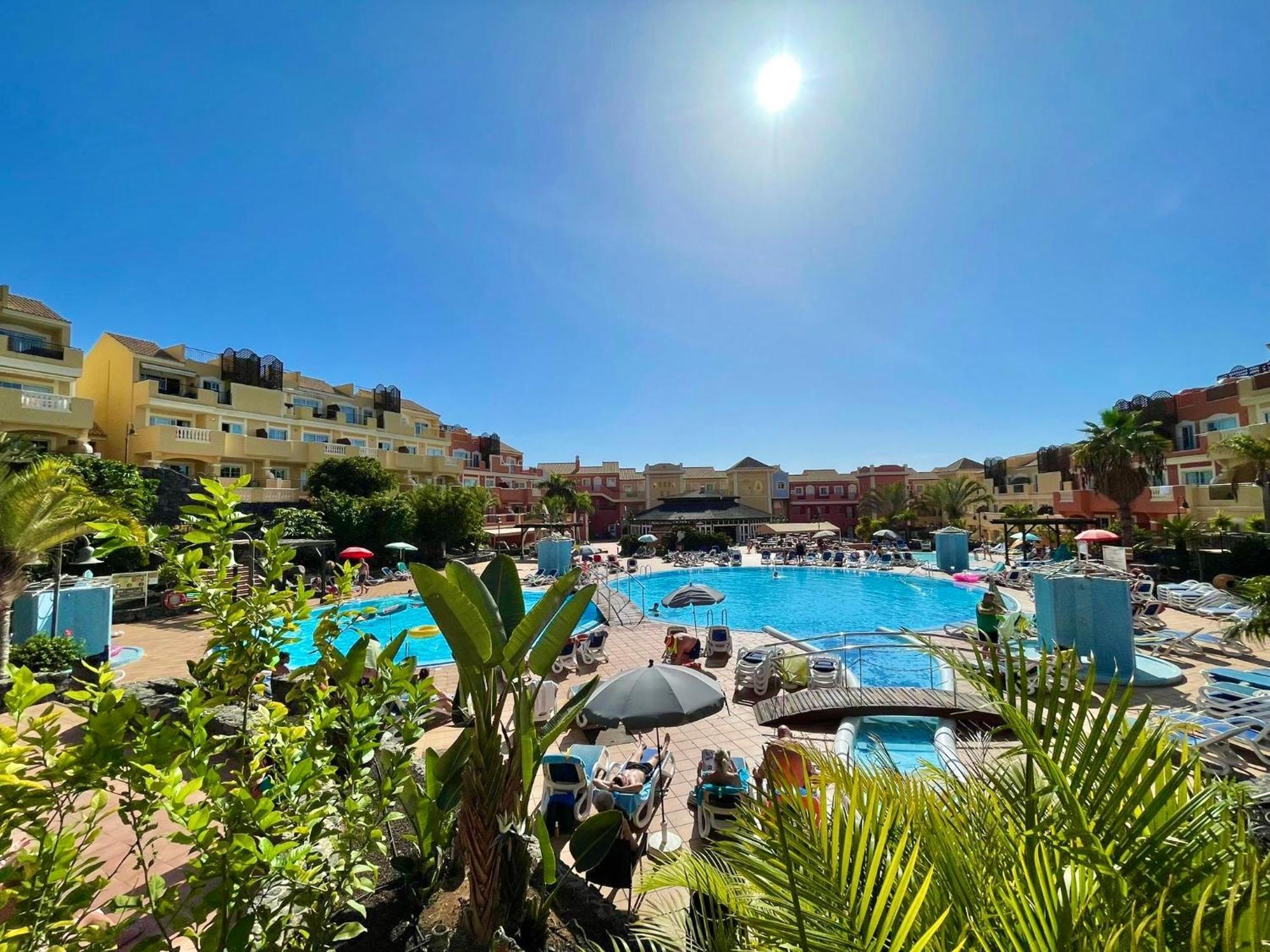 Apartment Sunny & Heated Pool *